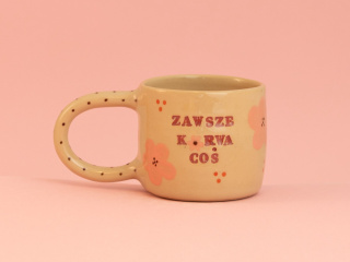 Zawsze kur*a coś w różowe kwiaty 300ml (w śodku kwiatuszki i kropki)
