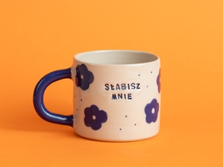 26. SŁABISZ MNIE - w granatowe kwiaty, kropeczki